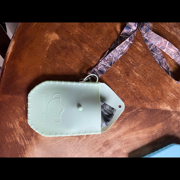 Silicone mask cases in 3 colours pink green blue - Picture 7 of 7